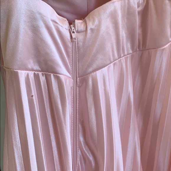 David’s Bridal Blush Pink Prom Dress Halter Pleats - Picture 4 of 5